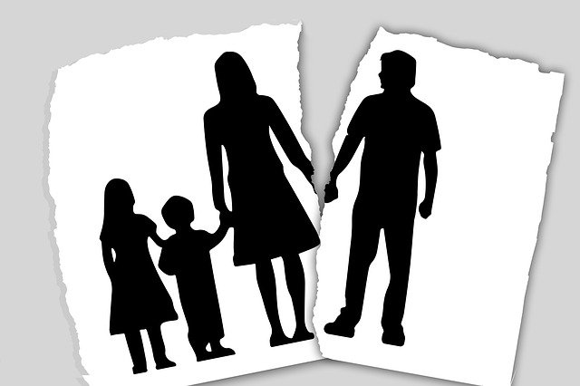 夫妻離婚小孩撫養(yǎng)權怎么判（離婚孩子的撫養(yǎng)權怎么判定標準）