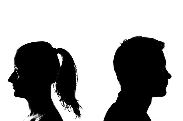 因女方出軌被男方家暴怎么辦處理？（女方出軌被發(fā)現(xiàn)后男方家暴）
